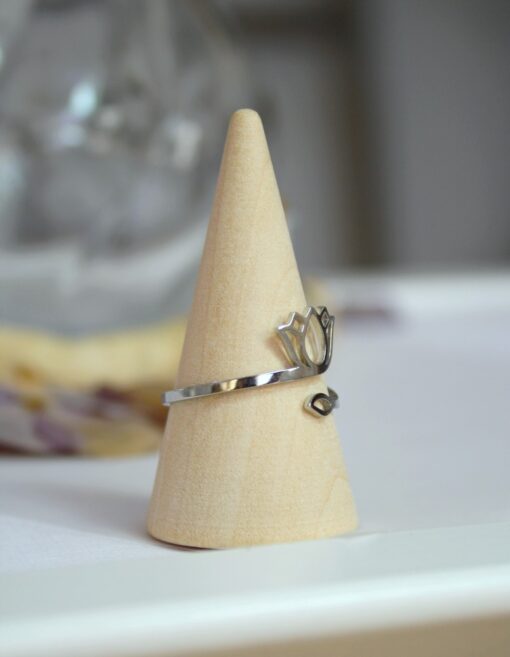 Bague ouverte réglable petit lotus acier inoxydable argenté Laoobijoux a