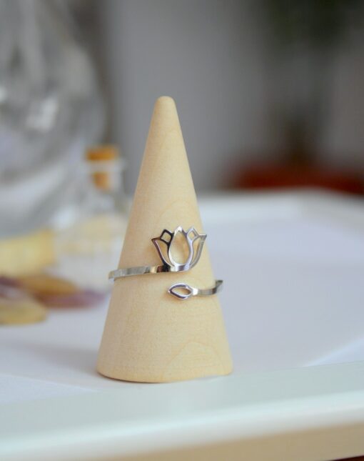 Bague ouverte réglable petit lotus acier inoxydable argenté Laoobijoux b