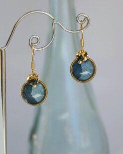 Petites Boucles d'oreilles bleu marine Saphir d'Inde Pensée bleue acier inoxydable doré Laoobijoux c