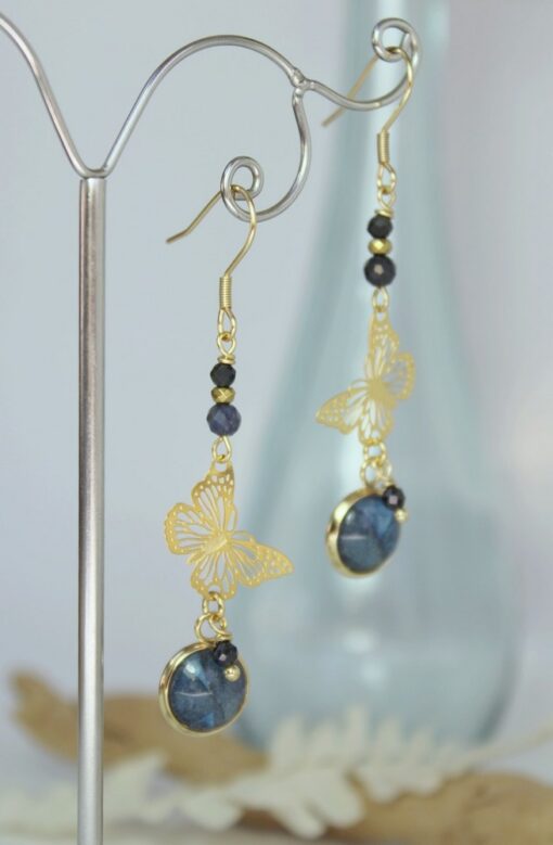 Boucles d'oreilles papillons saphir d'inde sodalite Pensée bleue Laoobijoux b